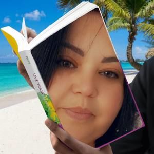 Meet your Posher, Xhulia